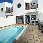 Vila Rosa Gadis