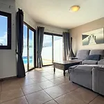 Rosa Gadis Villa Costa Teguise