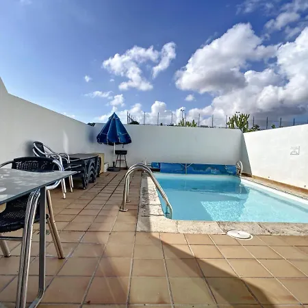 Vila Rosa Gadis Costa Teguise