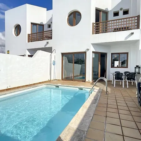 Rosa Gadis Costa Teguise