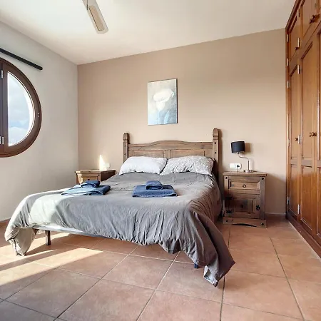 Rosa Gadis Villa Costa Teguise