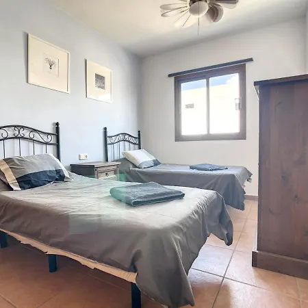 Rosa Gadis Villa Costa Teguise