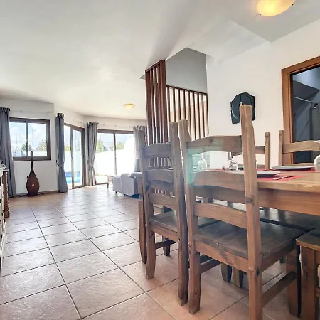 וילה Rosa Gadis *