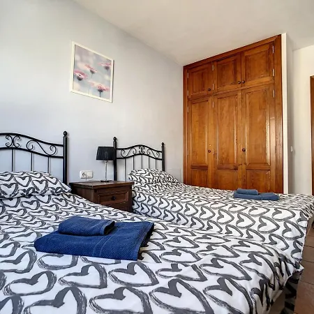 Rosa Gadis קוסטה טגוויסה