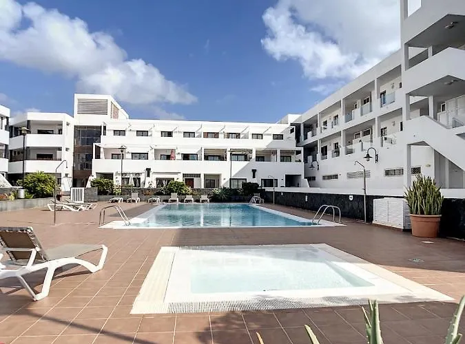 Rosa Gadis Costa Teguise