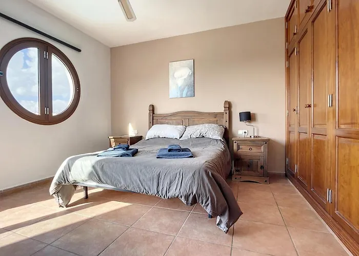 Rosa Gadis Vila Costa Teguise